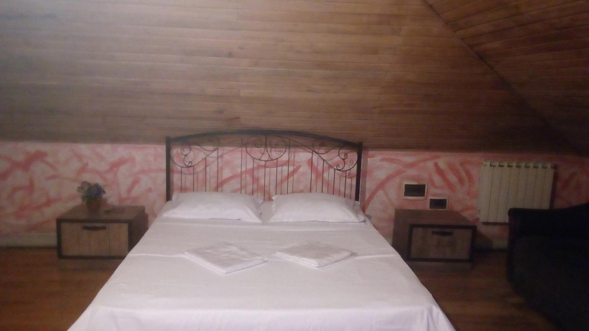 Hotel Isani Tbilisi Quarto foto