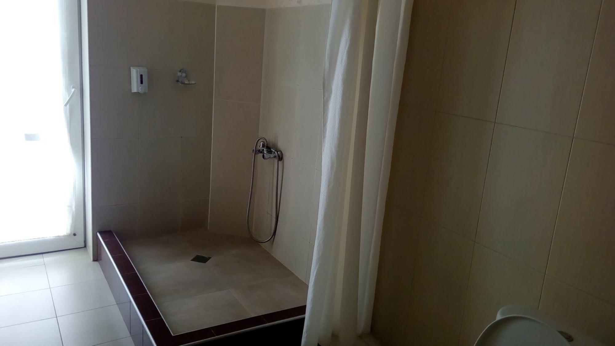 Hotel Isani Tbilisi Quarto foto