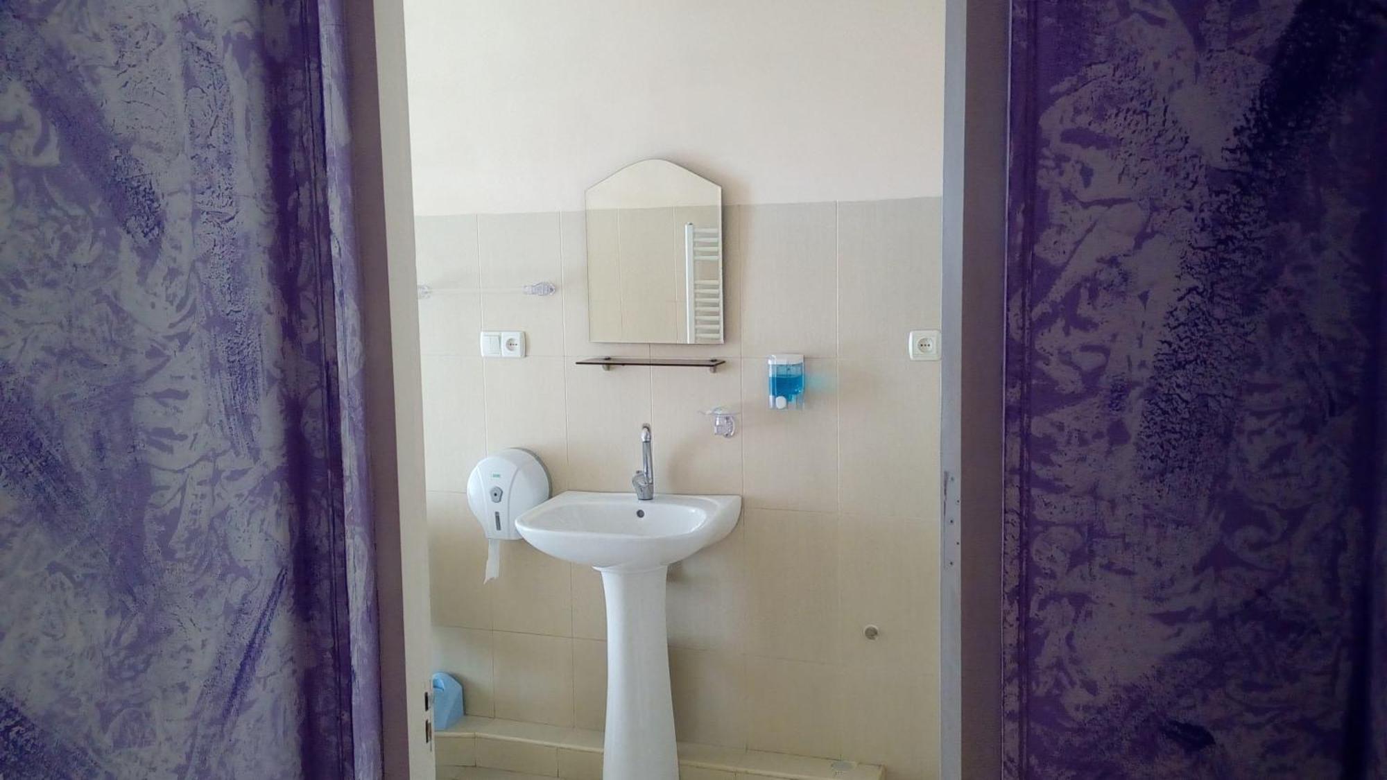Hotel Isani Tbilisi Quarto foto