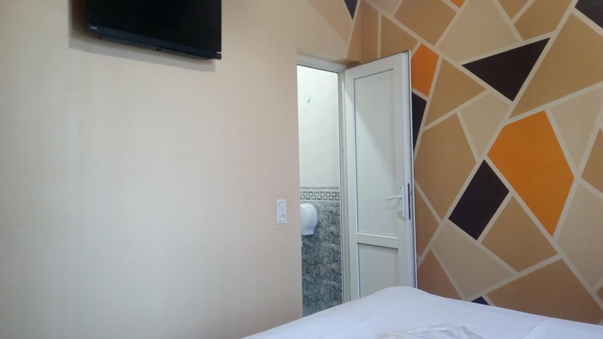 Hotel Isani Tbilisi Quarto foto