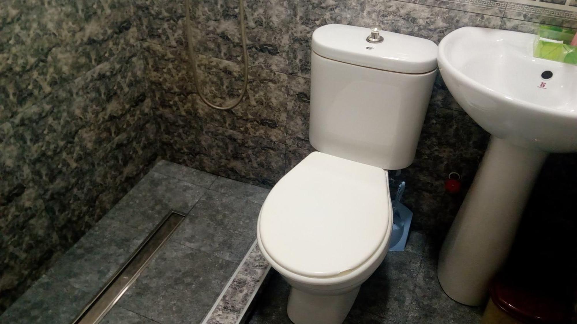 Hotel Isani Tbilisi Quarto foto
